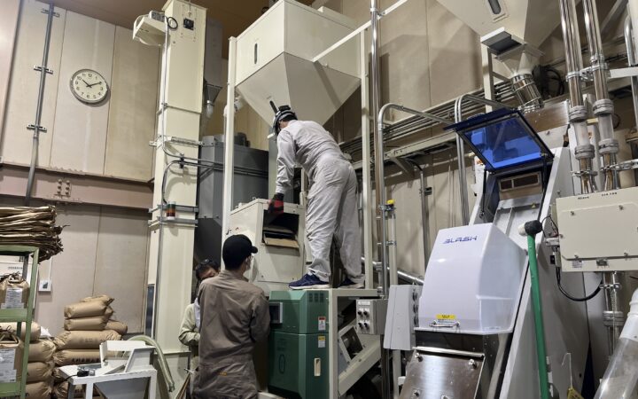 本日より「無農薬米専用精米ライン」の工事が始まりました！※通常営業中